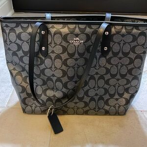 Coach shoulder tote
